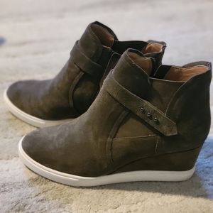 W9 Gray Paola Wedge Sneakers
